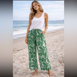 Jane + Delancey Green and White Tropical Print Pants